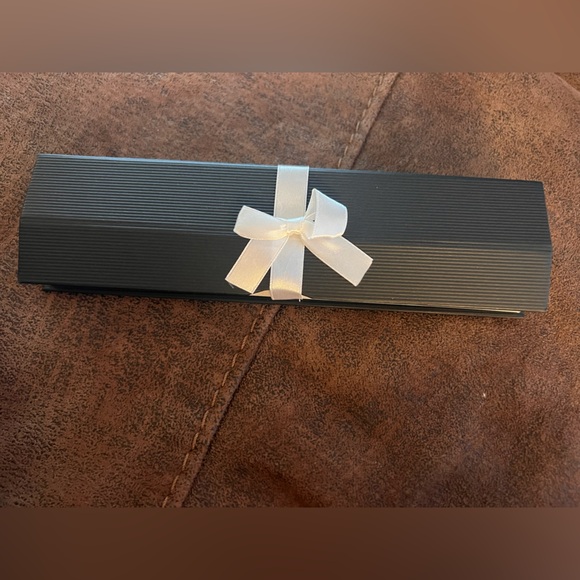 Bracelet - Picture 2 of 2